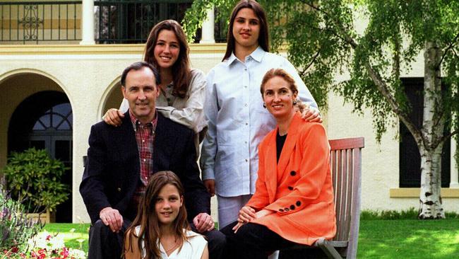 Paul Keating, then-wife Annita, and their daughters Katherine, Caroline and Alexandra at The Lodge in 1993.
