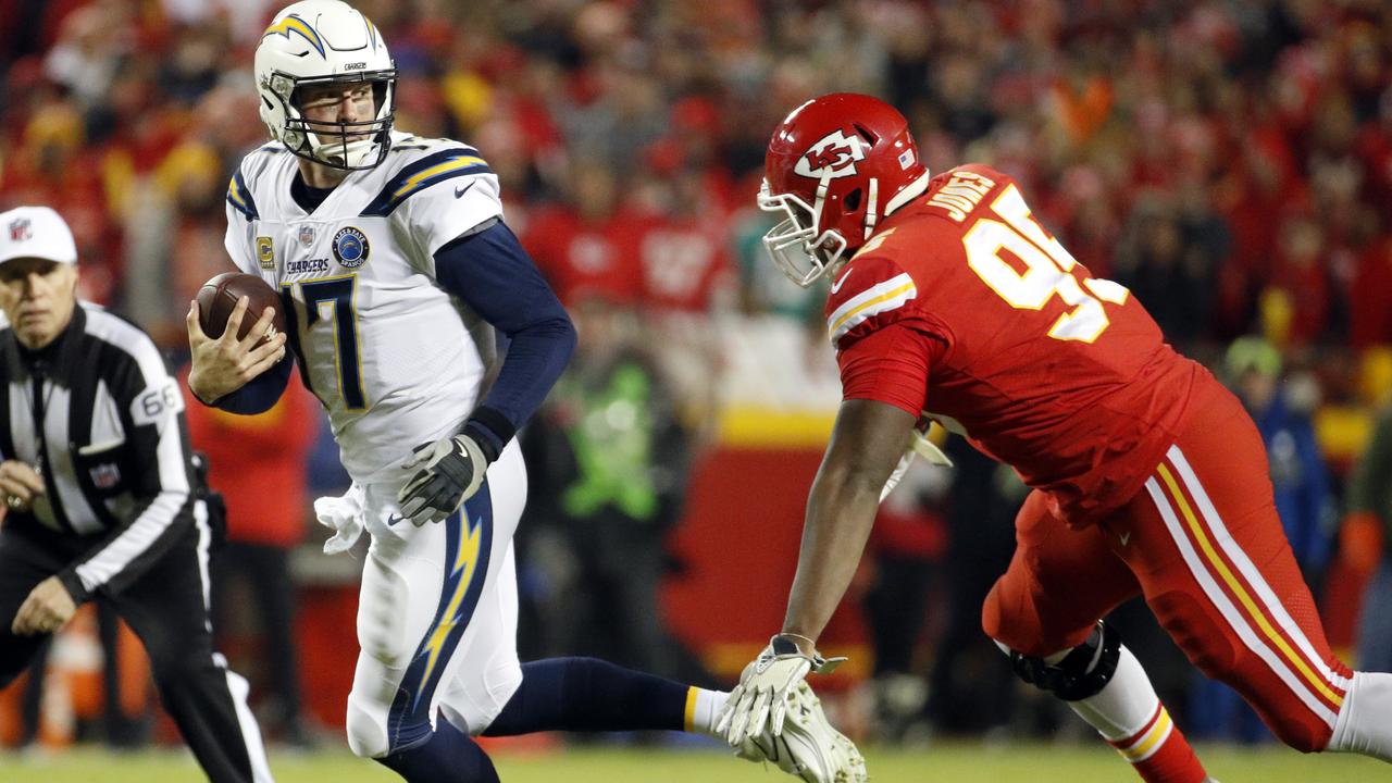 NFL scores: Chargers def. Chiefs, Philip Rivers, Patrick Mahomes video