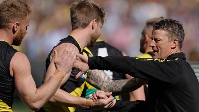 Damien Hardwick urges his troops on after the national anthem. Pic: AAP