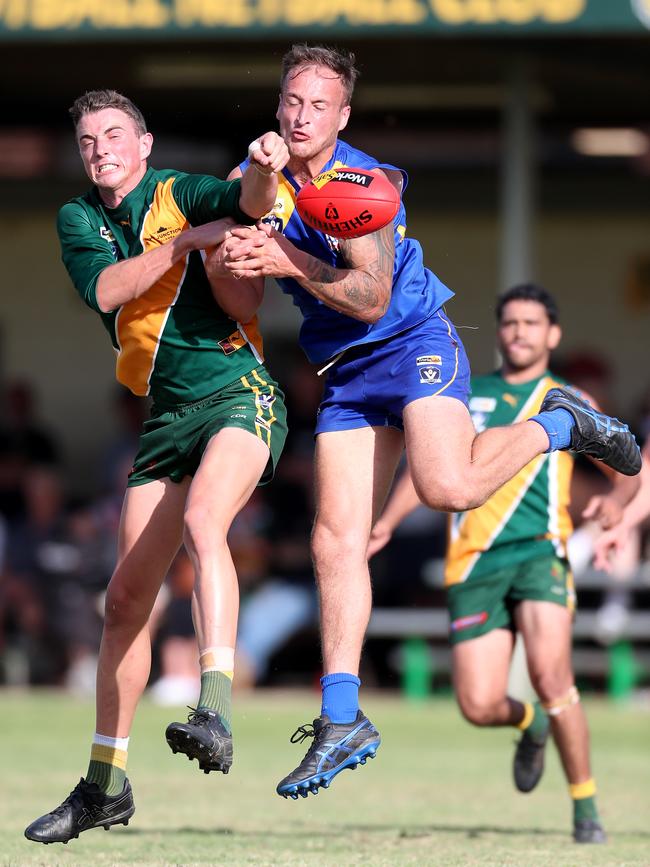 Aidan Lloyd and Sam Woodward go at it. Picture Yuri Kouzmin