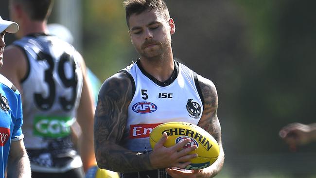 Jamie Elliott is injured again. He and Collingwood can’t take a trick.