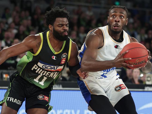 James Batemon of the Bullets drives to the basket under pressure from Derrick Walton Jr of the Phoenix during the round four NBL match between South East Melbourne Phoenix and the Bullets. Photo: Daniel Pockett/Getty Images.