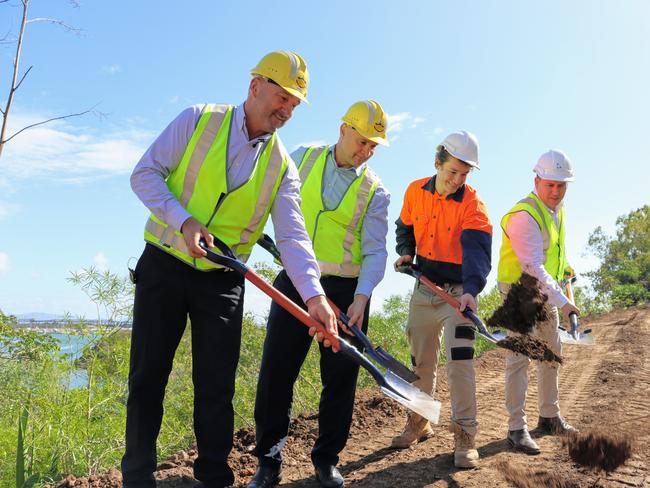 Gladstone Ports Corporation has started construction on the Marina Viewing Platform, which intends toÂ  provide better views of the Marina and harbour.Â 