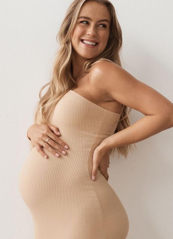 Steph Claire Smith Announces Pregnancy