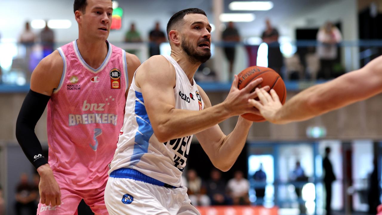 'Ageless wonder': Aussie star's 42-point masterclass saves Melbourne United