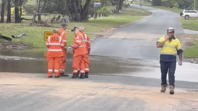 SES crews man flood water across a road in Bendigo. Picture: Facebook