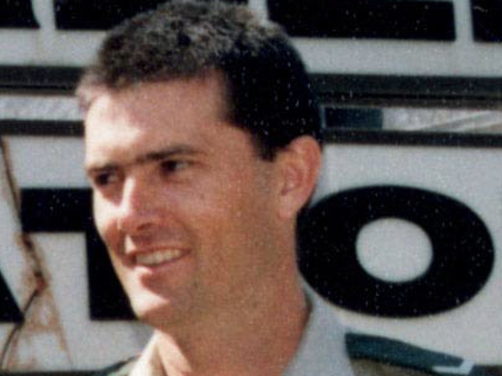 copypic of Sgt Glen Huitson the police officer who was shot & killed at a roadblock 03 aug 1999 by Rod (rodney) Ansell who was then shot dead by Const. Jim/O'Brien - crime NT murder victim