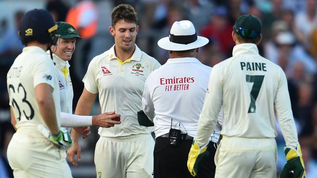 Marsh talks to the umpire as he battles cramp late on day one. Picture: AFP