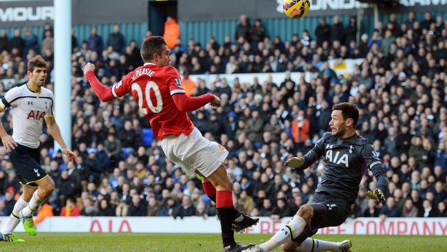 LONDON, ENGLAND - DECEMBER 28: Robin van Persie of Manchester United has his attempt on goal saved by goalkeeper Hugo Lloris of Spurs during the Barclays Premier League match between Tottenham Hotspur and Manchester United at White Hart Lane on December 28, 2014 in London, England. (Photo by Michael Regan/Getty Images)