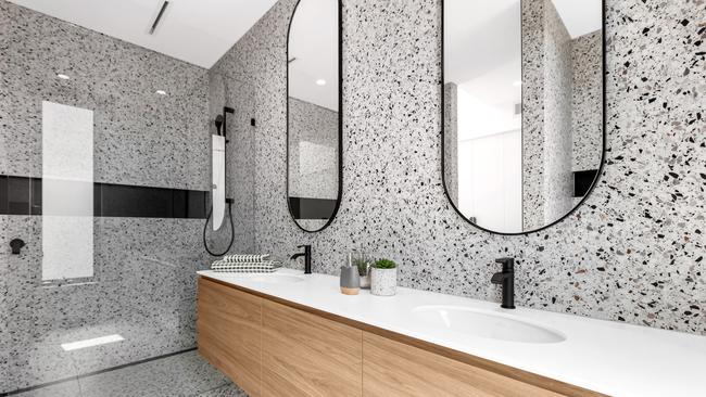 Reservoir masterpiece blends art and luxury.
