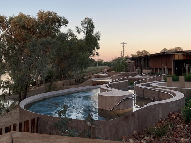 Community flocks to opening of unexpected outback phenomenon