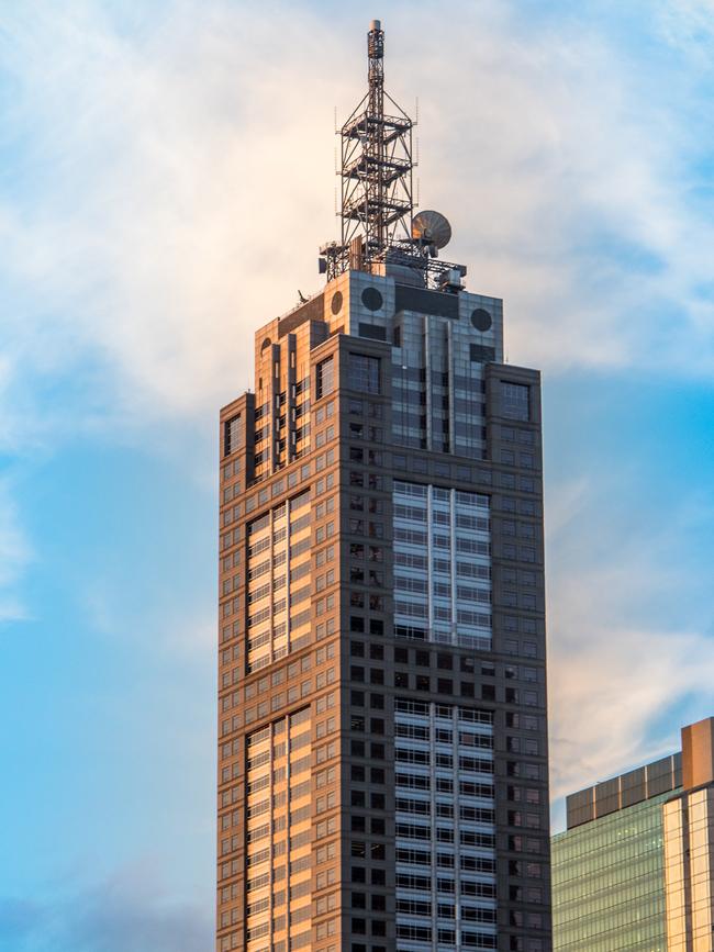 120 Collins Street is a 265m-high skyscraper in Melbourne, and is half owned by Mirvac through a managed fund, with the balance by Investa Commercial Property Fund. Current industry estimates have it valued at $800m.