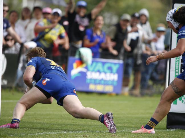 Parramatta’s TessMcWilliams dives over for the winning try. Picture Warren Gannon Photography