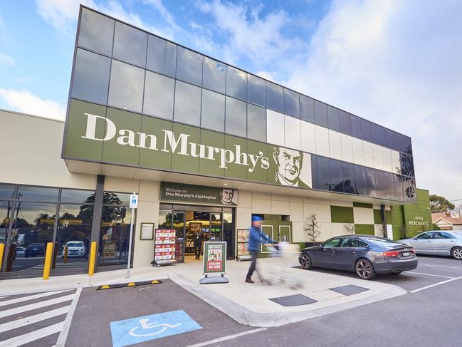 Territorians want a Dan Murphy’s ... now the Gunner Government must fix this embarrassing mess of its own making