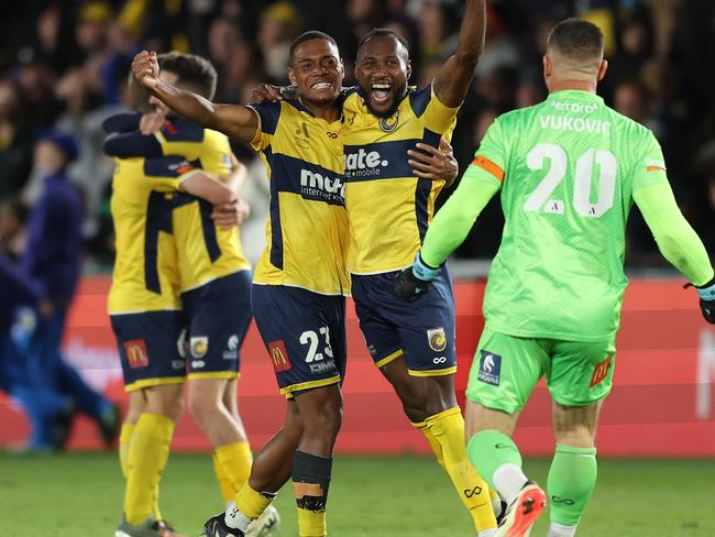 GOSFORD, AUSTRALIA - MAY 18: Central Coast Mainers players celebrate making the grand final during the A-League Men Semi Final match between Central Coast Mariners and Sydney FC at Industree Group Stadium, on May 18, 2024, in Gosford, Australia. (Photo by Scott Gardiner/Getty Images)