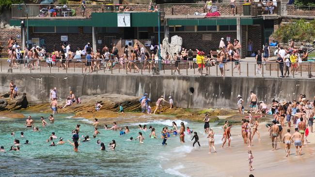 SYDNEY, AUSTRALIA : NewsWire Photos - OCTOBER 07 2024 ; Sydney siders flock to the Bronte Beach as the temperature hits above 27 degrees today in Sydney. Picture: NewsWire / Gaye Gerard