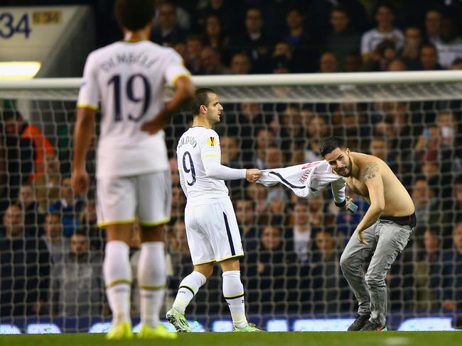 Roberto Soldado gets involved with a pitch invader.