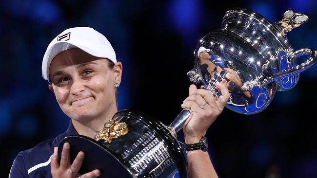 Ash Barty lifts the Australian Open trophy. Picture: Aaron Francis/AFP