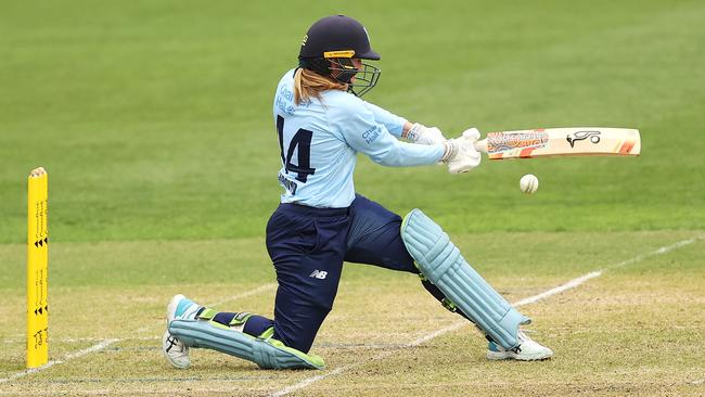 Anika Learoyd batting for NSW v WA at North Sydney Oval, on September 30, 2022. (Photo by Mark Kolbe/Getty Images)