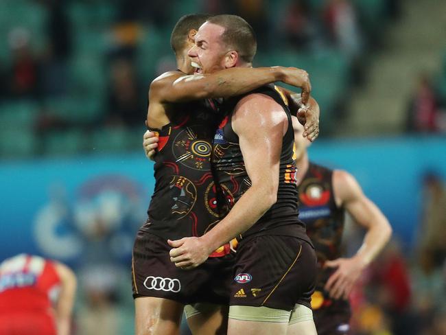 Matchwinner Jarryd Roughead celebrates with Shaun Burgoyne after the siren. Picture. Phil Hillyard