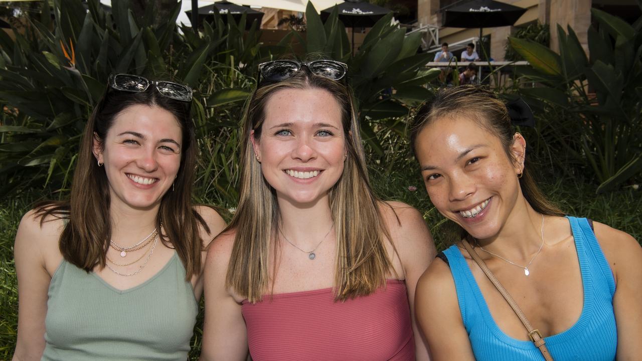 Emma Guilebon, Emily Kenner and Phoebe Chew at Bond University’s O-Week.