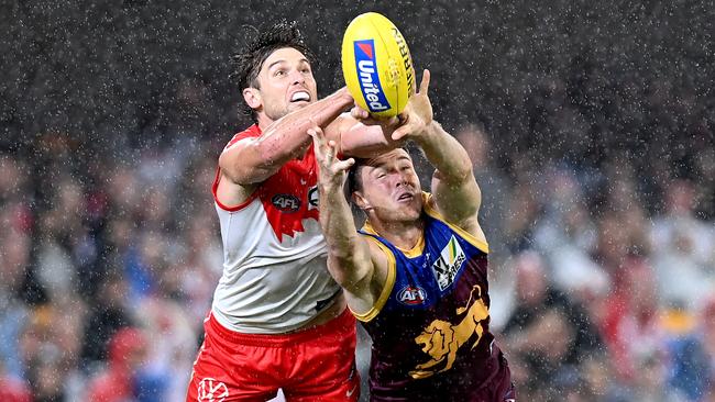 Dane Rampe and Lincoln McCarthy compete in the wet.