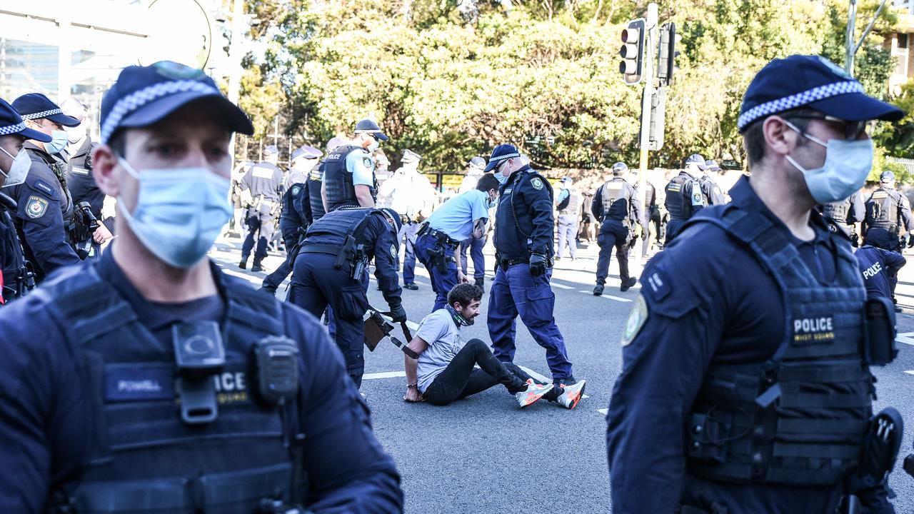 Channel 7 Reporter Robert Ovadia Accosted By Sydney Anti-lockdown 