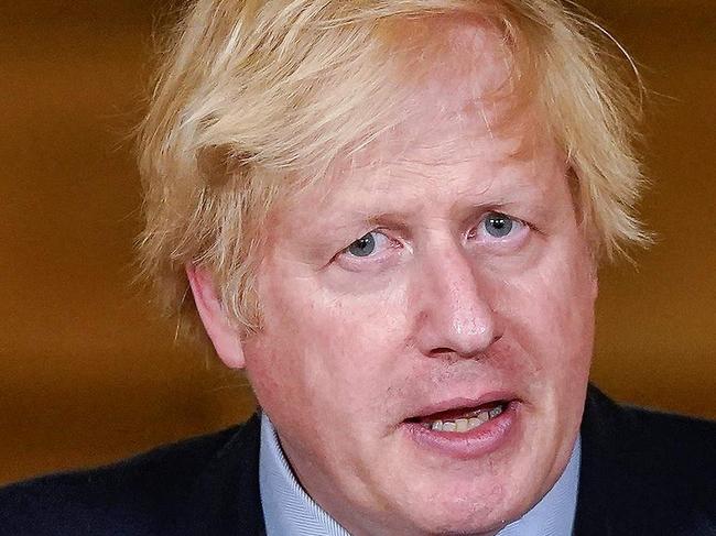 A handout image released by 10 Downing Street, shows Britain's Prime Minister Boris Johnson standing in front of the government's newest slogan "Stay Alert, Control the Virus, Save Lives" as he speaks during a remote press conference to update the nation on the COVID-19 pandemic, inside 10 Downing Street in central London on May 25, 2020. - British Prime Minister Boris Johnson's top aide Dominic Cummings defied calls to resign on Monday over allegations that he broke coronavirus rules and undermined the government's response to the health crisis.  Cummings told reporters that he acted "reasonably and legally" when he drove across the country with his wife while she was suffering from the virus, despite official advice to stay at home. (Photo by Andrew PARSONS / 10 Downing Street / AFP) / RESTRICTED TO EDITORIAL USE - MANDATORY CREDIT "AFP PHOTO / 10 DOWNING STREET / Andrew Parsons " - NO MARKETING - NO ADVERTISING CAMPAIGNS - DISTRIBUTED AS A SERVICE TO CLIENTS