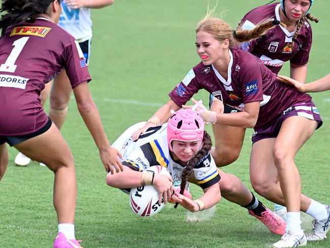 South Logan Madison NealGirls U17s between South Logan and Burleigh Bears.Saturday January 25, 2025. Picture, John Gass