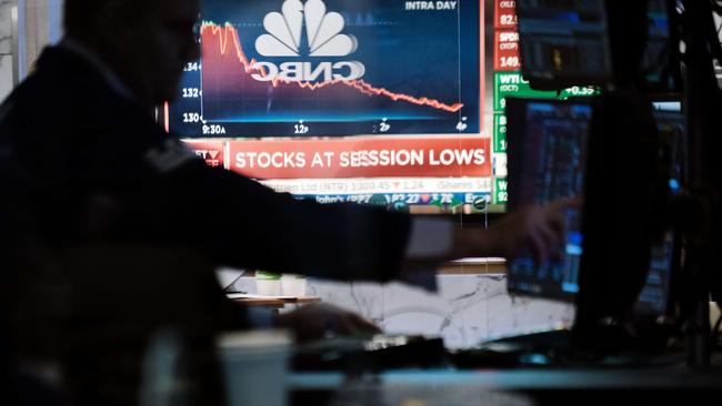 Traders work on the floor of the New York Stock Exchange on August 26. The Dow Jones Industrial Average dropped more than 1000 points following a speech by Federal Reserve chairman Jerome Powell. Picture: Getty Images