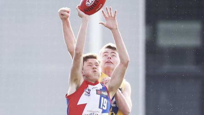 Cody Raak attempts a spoil during the 2019 season. Picture: Getty Images