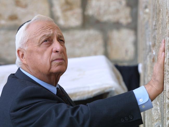 (FILES) Israeli Prime Minister-elect Ariel Sharon places his hand on the Western Wall, Judaism's holiest site, in the Old City of Jerusalem on February 7, 2001. Former Israeli premier Ariel Sharon died at a hospital near Tel Aviv on January 11, 2014 aged of 85, after spending eight years in a coma, Prime Minister Benjamin Netanyahu's office said   AFP PHOTO/Thomas COEX