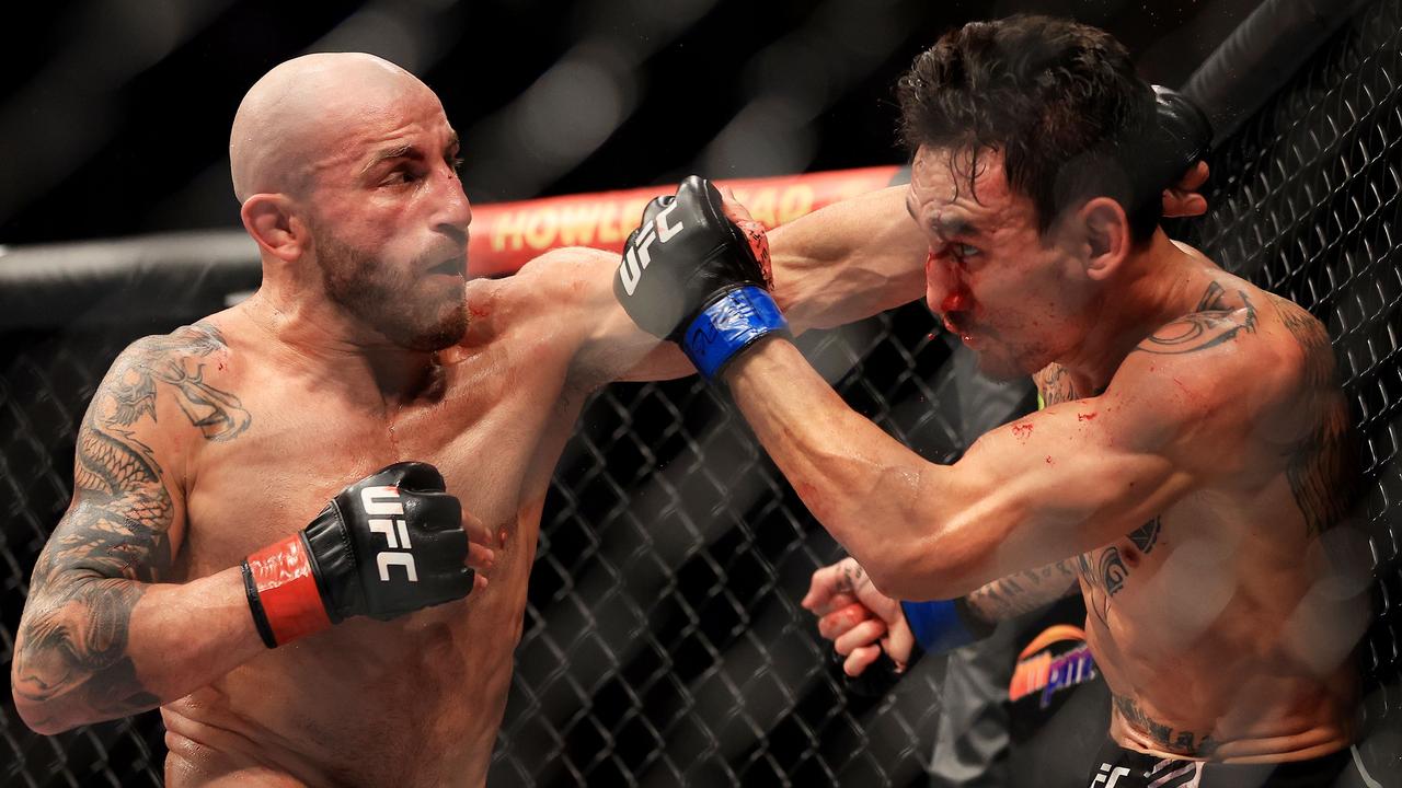 Alexander Volkanovski on his way to a hyped trilogy win over Max Holloway at UFC 276. Picture: Getty Images