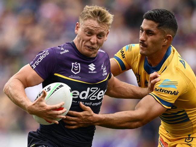 Dylan Brown tries to tackle Tyran Wishart. Picture:Quinn Rooney/Getty Images