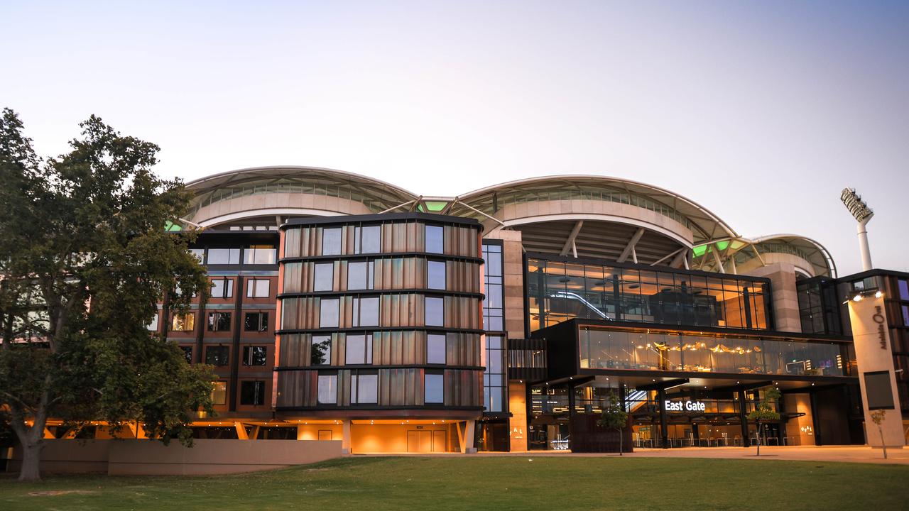 Crows at Adelaide Oval should win out says Port Adelaide coach Ken Hinkley. Picture: Russell Millard