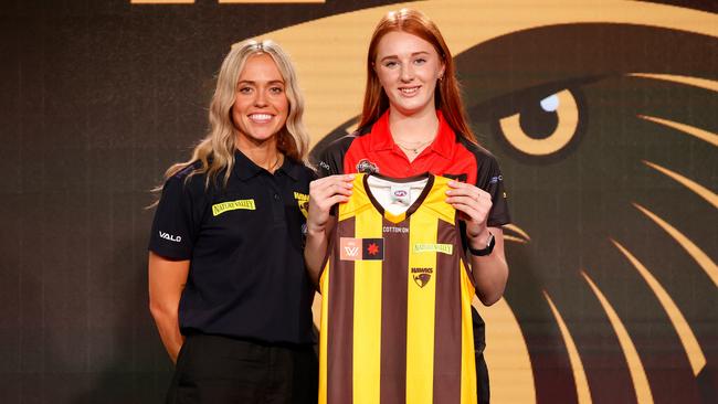 Mackenzie Eardley and Hawthorn recruit Kaitlyn Ashmore. Picture: Michael Willson/AFL Photos via Getty Images