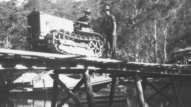 The Pymble-Warringah Main under construction. Photo Manly, Warringah and Pittwater Historical Society