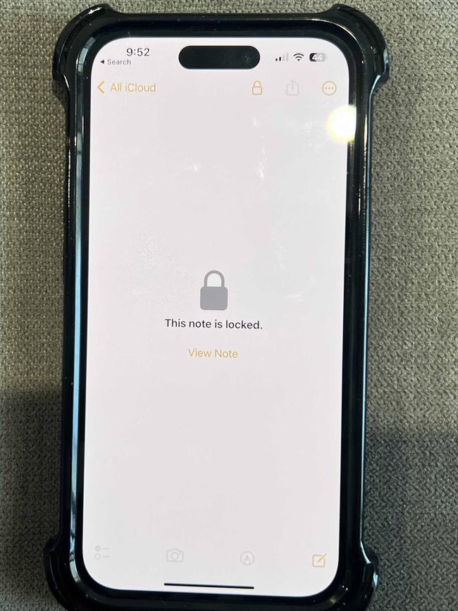 You now need to tap this icon to lock the note. Picture: Elly Awesome