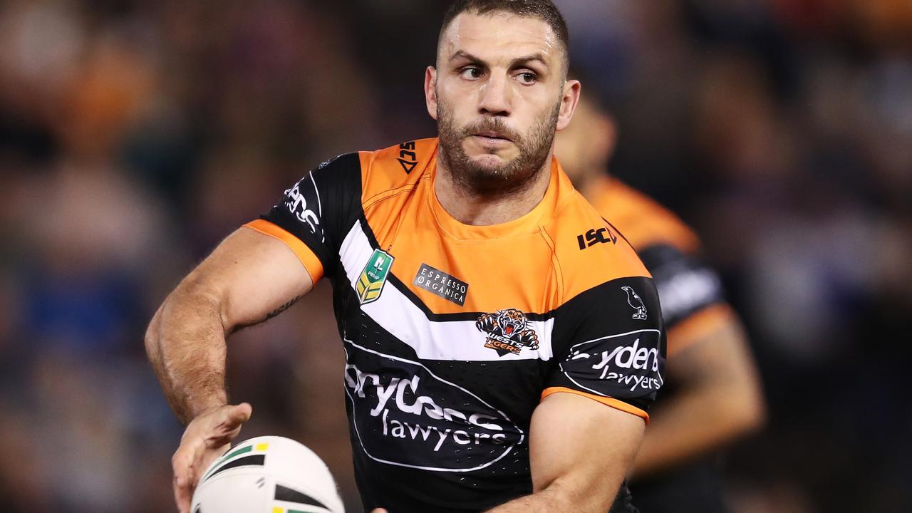 The NRL is set to come down hard on the Tigers over an undisclosed $400,000 agreement with veteran Robbie Farah. 