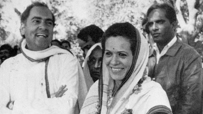 Rajiv and Sonia Gandhi campaigning during 1984 election.