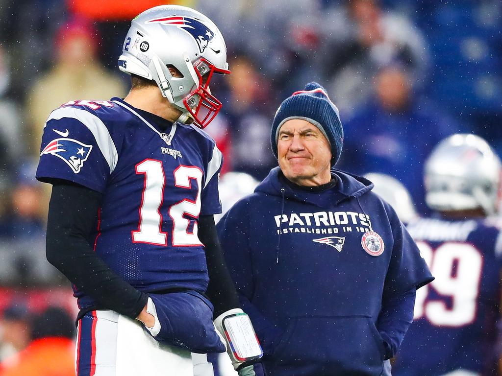 Tom Brady talks to head coach Bill Belichick. (Photo by Adam Glanzman/Getty Images)