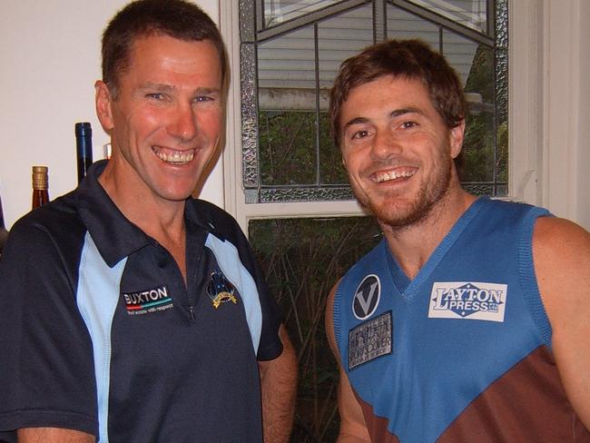 Russell Barnes returning to Ormond in 2008 and welcoming former AFL player Matthew Robbins to the club.