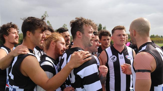 Parkside playing assistant coach Shaun Campbell calls the shots. Picture: Vladimir Bera