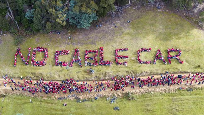 About 1000 people attended a human banner against the Mt Wellington cable car proposal in South Hobart. IMAGE: ROB BLAKERS