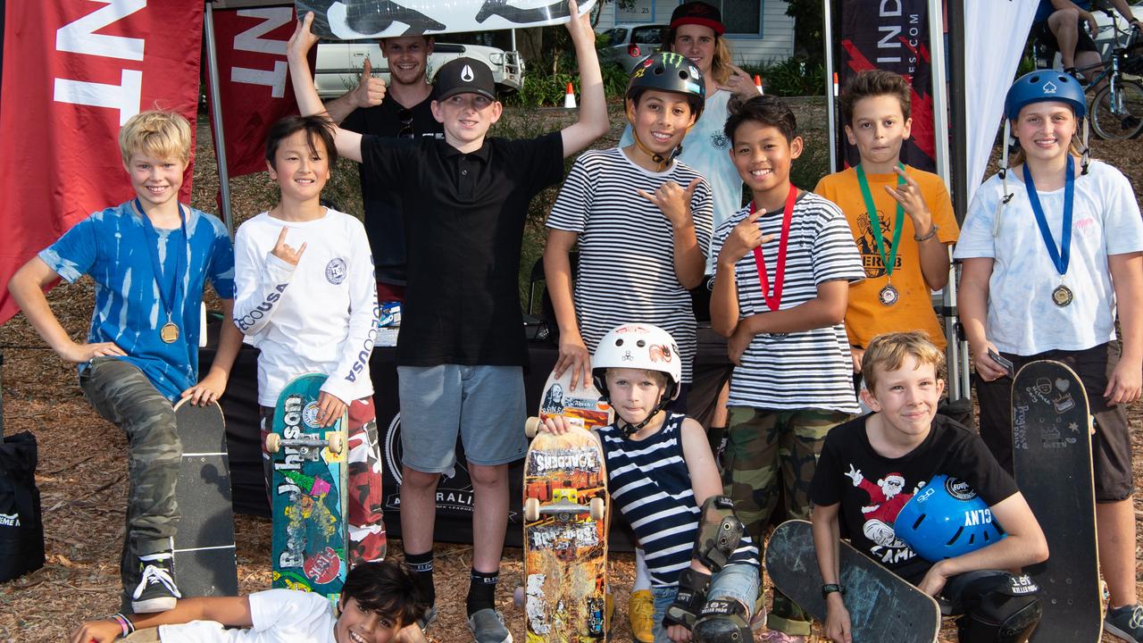 Contestants pose for a photo at Berowra skate park at the skate, scooter and BMX battle royale. (AAP IMAGE / MONIQUE HARMER)