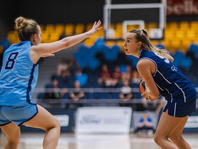 Victorian guard Sienna Harvey in action during the Under-20 National Championships. Picture: Taylor Earnshaw