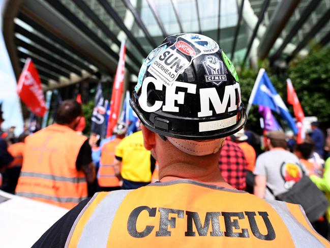 BRISBANE, AUSTRALIA - NewsWire Photos - SEPTEMBER 1, 2022.Members of the CFMEU protest outside the Queensland Government offices at no. 1 Williams Street in Brisbane. The protest coincides with the federal governmentÃs Job Summit held in Canberra today. Picture: NCA NewsWire / Dan Peled