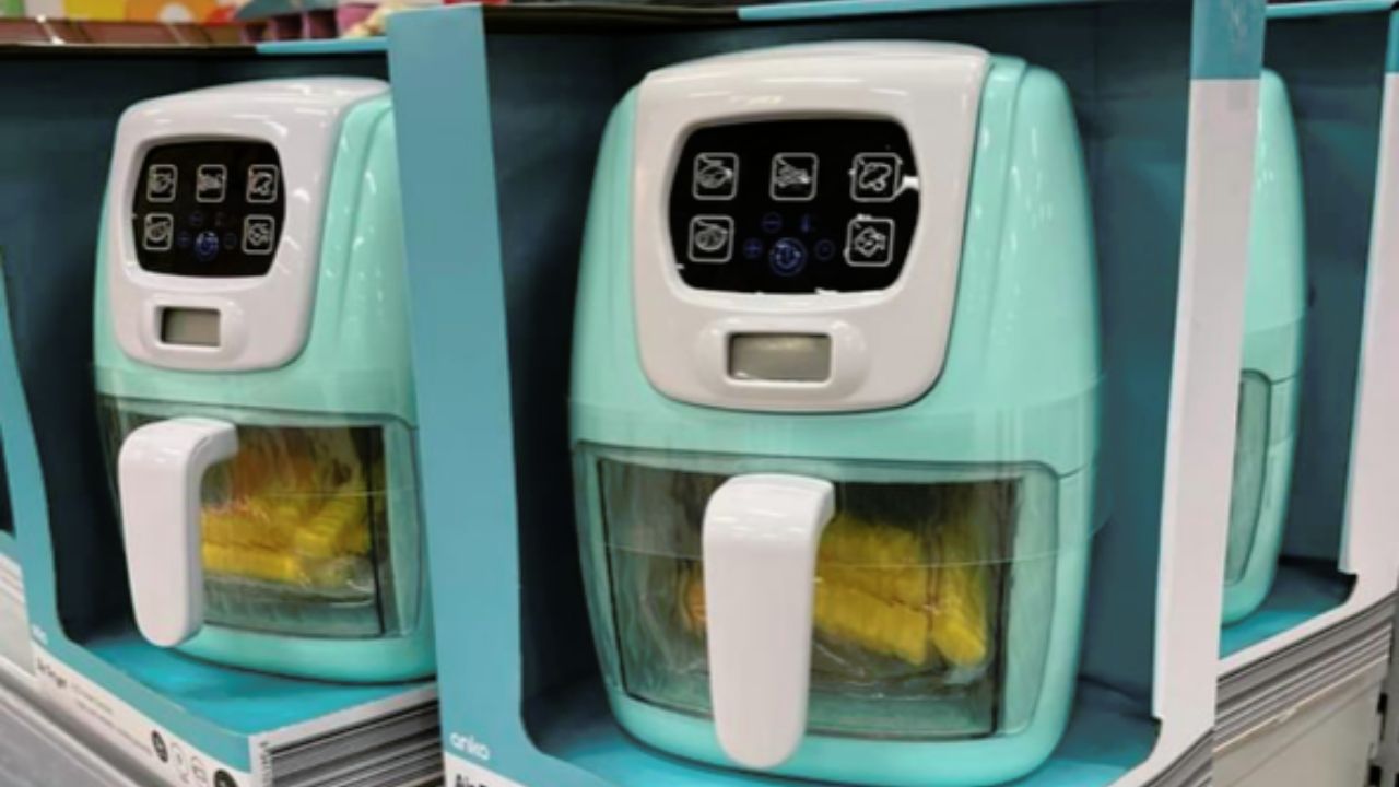 Kmart has released a mini air fryer toy for kids