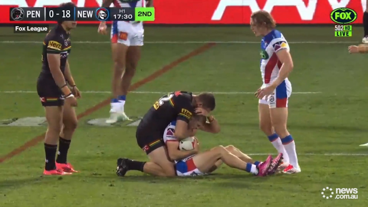 Liam Henry sin-binned for ugly crusher tackle