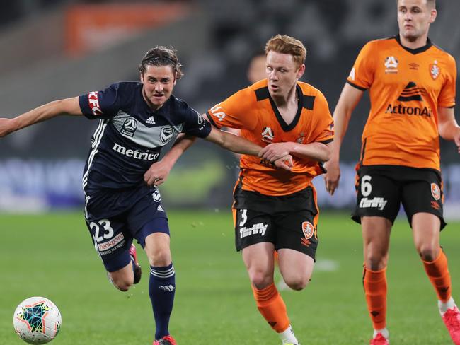 SYDNEY, AUSTRALIA - JULY 29: Marco Rojas of Victory is challenged by Corey Brown of the Roar during the round 24 A-League match between the Melbourne Victory and the Brisbane Roar at Bankwest Stadium on July 29, 2020 in Sydney, Australia. (Photo by Matt King/Getty Images)